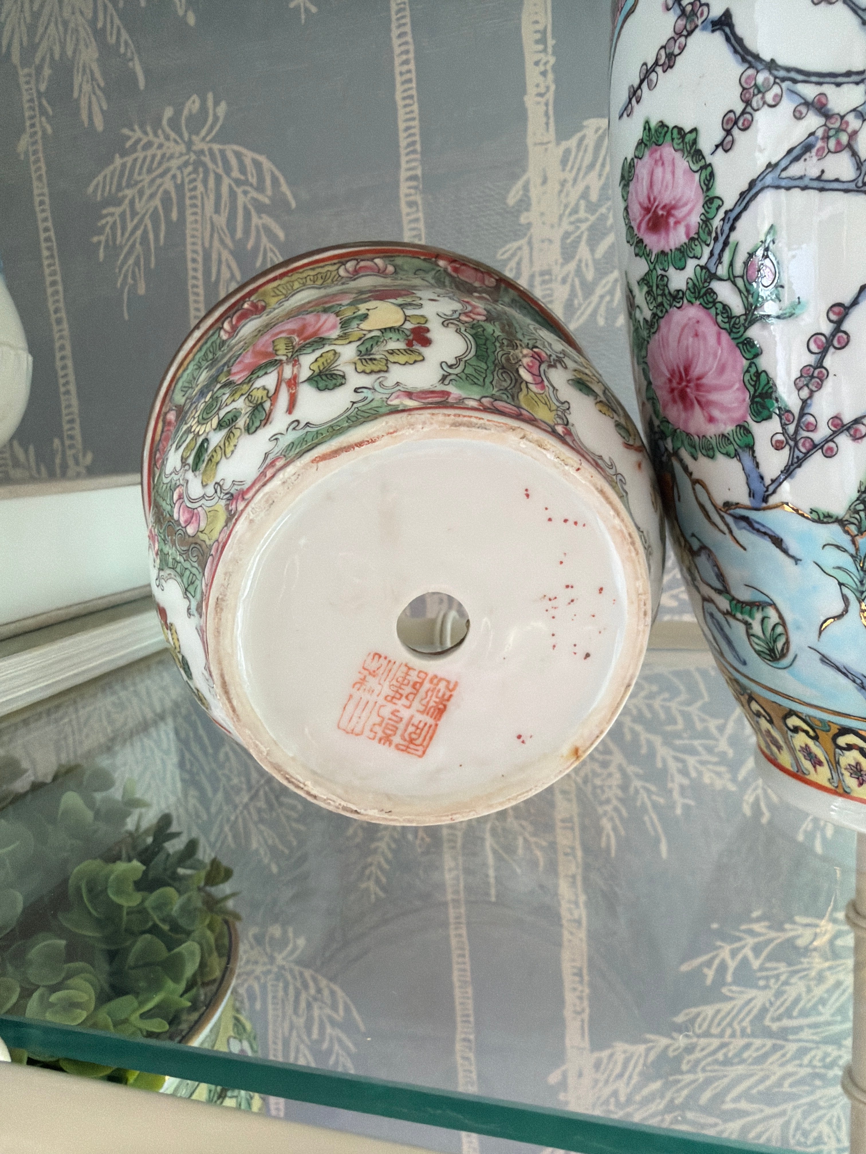 Vintage porcelain planter with hand-painted Rose Medallion motifs