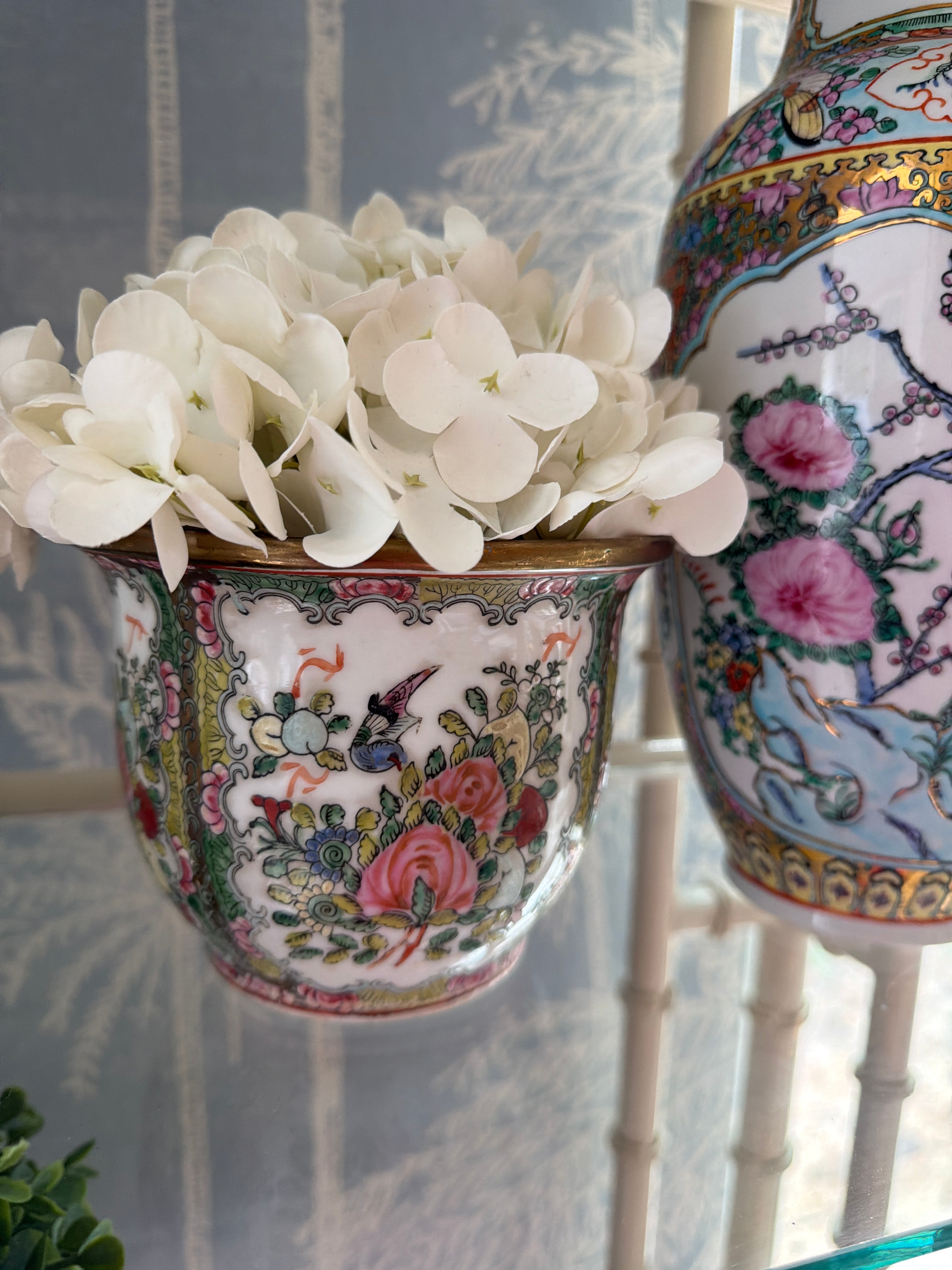 Vintage porcelain planter with hand-painted Rose Medallion motifs