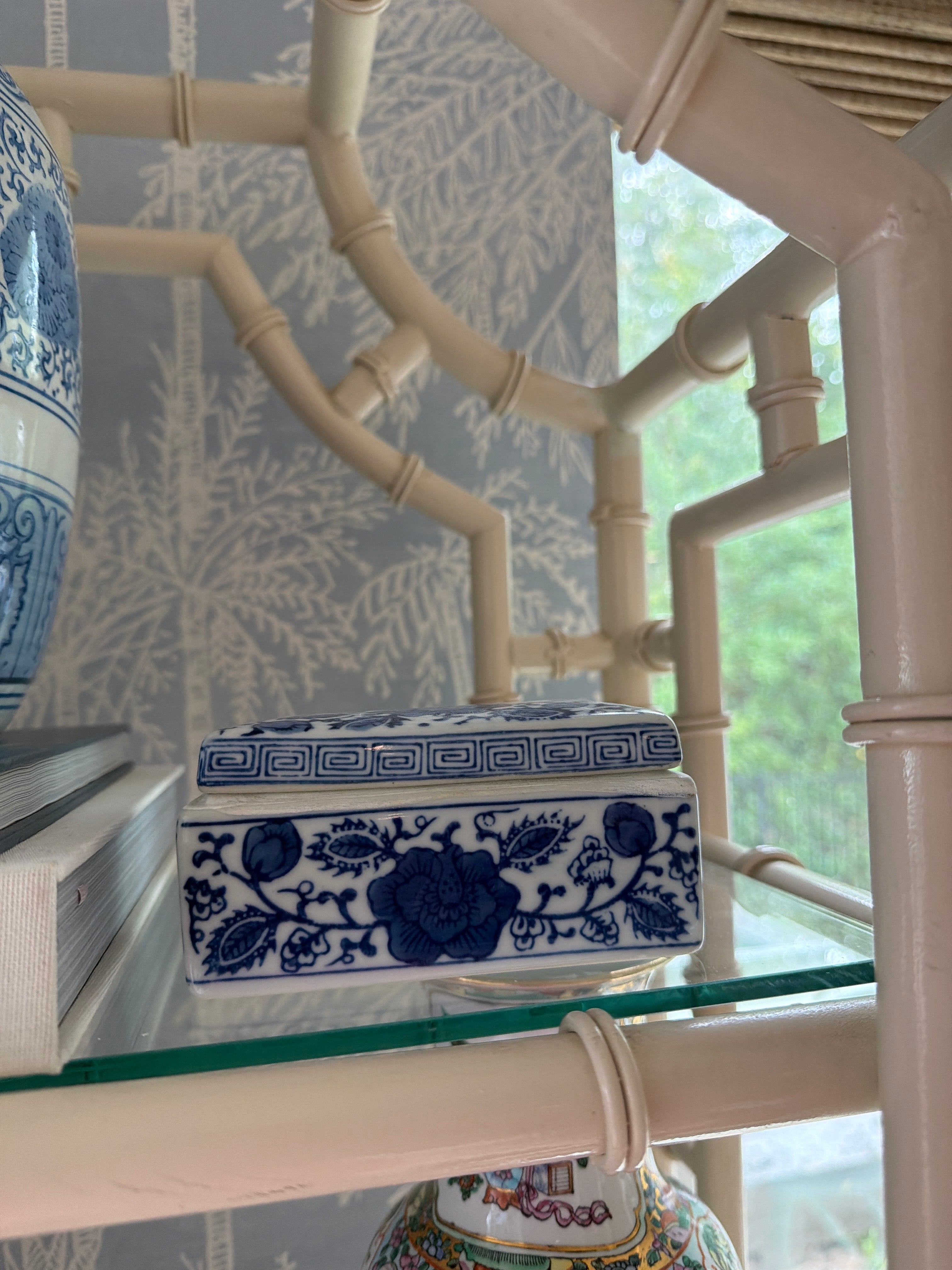 Vintage blue and white Chinoiserie porcelain decorative box with lid
